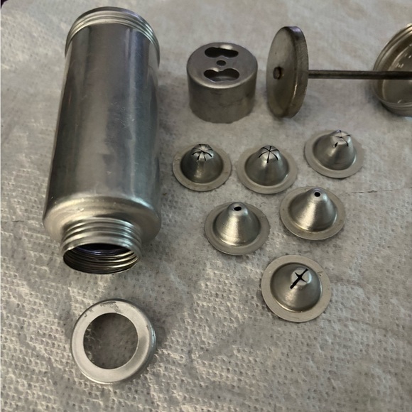 Vintage 1950s Beautiful Cakes Aluminum Cake Decorator With 6 Tips - Picture 3 of 5